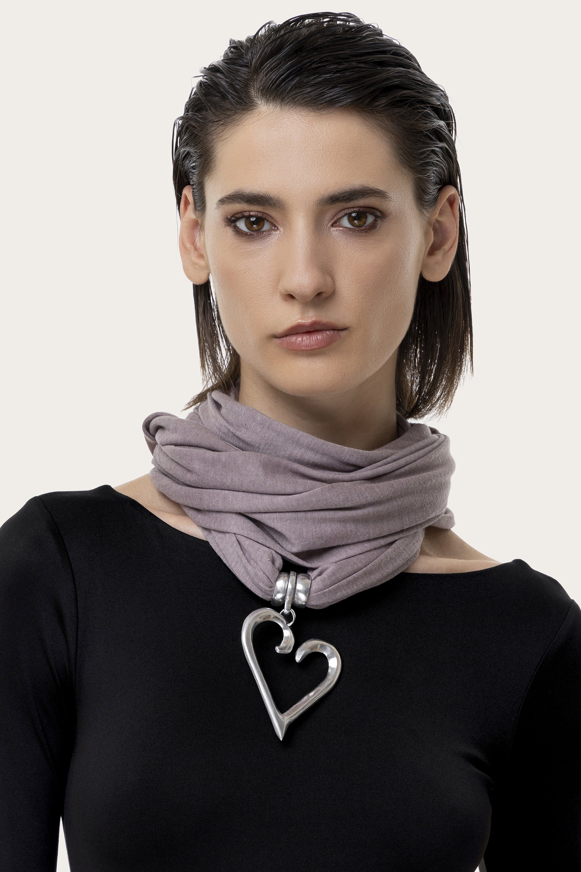 SCIARPA GIOIELLO CUORE CUT OUT - Image 3